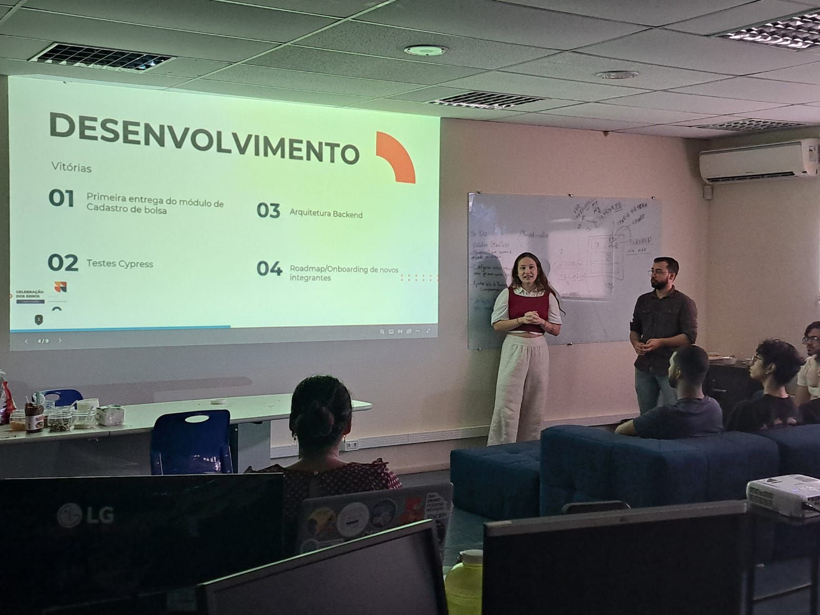 Apresentação de desenvolvimento no laboratório